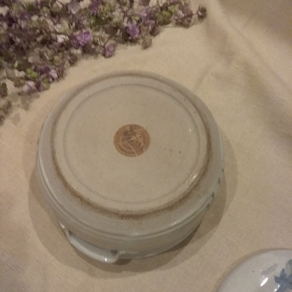 Pottery Lidded  Handled  Flowers Dish - Picture 5 of 7